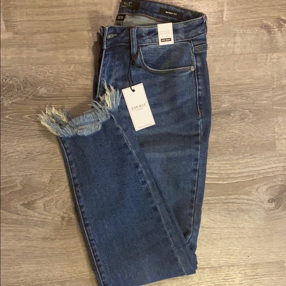 Judy Blue shark bite skinny jeans size 9